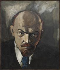 Obraz olejny na płótnie. Jest to portret Lenina. Popiersie, twarz w ujęciu en face, Lenin, łysy mężczyzna z bródką, patrzy na widza spod uniesionych brwi. Dolna część tła jest ciemna, kolorystycznie stapia się prawie z marynarką, im wyżej tym tło jest jaś