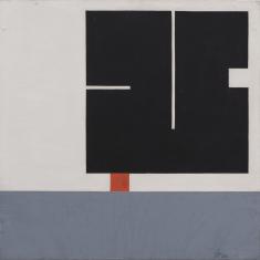 Obraz olejny na drewnie, kompozycja abstrakcyjna geometryczna, w prawej części obrazu na białej płaszczyźnie czarny, duży kwadrat, przy krawędziach rozstępy czerni ukazują białe tło, pod nim mały czerwony kwadrat, na dole poziomy szary pas.