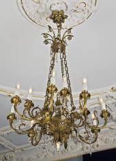 Żyrandol kryształowy w stylu Ludwika XVI