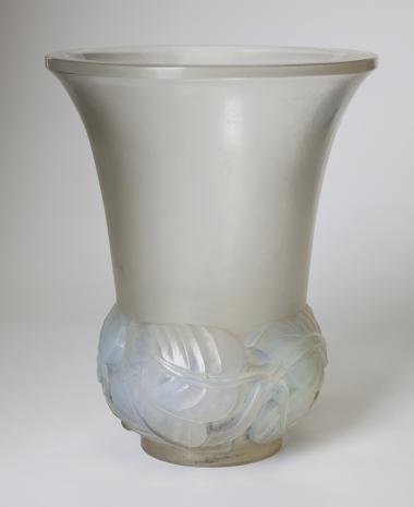  Rene Lalique, Wazon ze szkła opalizującego