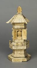 Przenośna kapliczka domowa w kształcie małej pagody