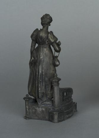  autor nieznany, Statuetka kobiety przy balustradzie