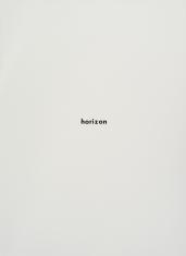 Na białym tle w centrum kartki napis czarnymi literami po angielsku: horizon - czyli horyzont po polsku.