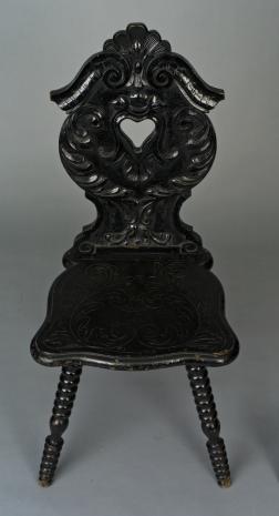  autor nieznany, Krzesło rzeźbione, czarne