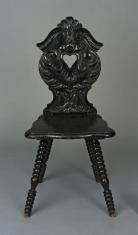 Krzesło rzeźbione, czarne