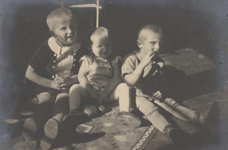  Jan Bułhak, Troje dzieci. Halina, Maria i Marcin Bułhakowie