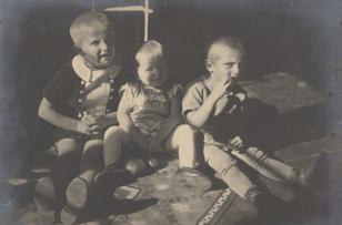 Troje dzieci. Halina, Maria i Marcin Bułhakowie