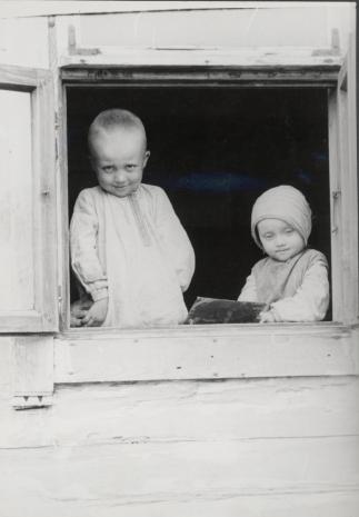  Józef Szymańczyk, Dzieci w oknie chaty