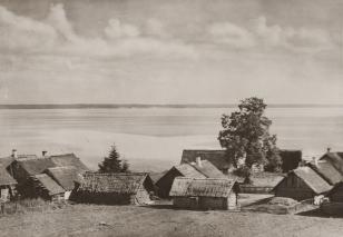 Wieś Nanosy nad jeziorem Narocz