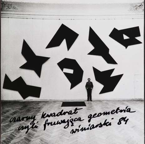  Ryszard Winiarski, Czarny kwadrat czyli fruwająca geometria