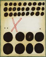 Abstrakcyjny obraz pokryty czarnymi, kolistymi plamami; u góry, trzy rzędy po 9 kropek; u dołu, dwa rzędy po 4 kropki; pośrodku dwa krzyżujące się elementy o czerwonych konturach.