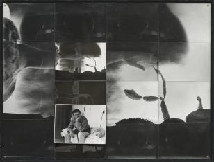 Fotografia czarno-biała, której tło stanowi układ negatywowych odbitek tworzących obraz o graficznych charakterze, przedstawiający ramię mężczyzny na tle okna. W centrum powieszona na tasiemce fotografia autora siedzącego na szpitalnym łóżku.