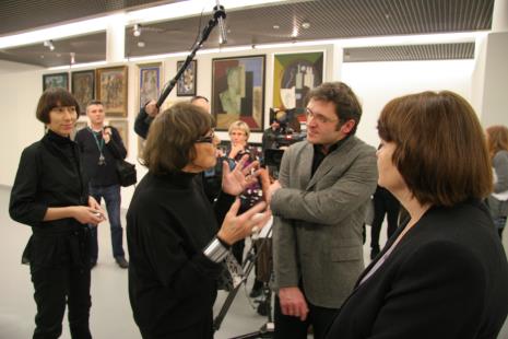 Od lewej Małgorzata Ludwisiak (wicedyrektor ms), Magdalena Abakanowicz, dyr. Jarosław Suchan (ms), Zenobia Karnicka (Dział Sztuki Nowoczesnej)
