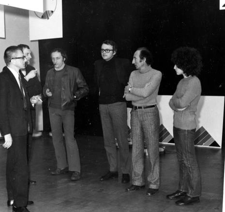 Od lewej dyr. Ryszard Stanisławski, Zbigniew Gostomski, inż. Jakub Wujek, x, Eugenio Carmi z córką
