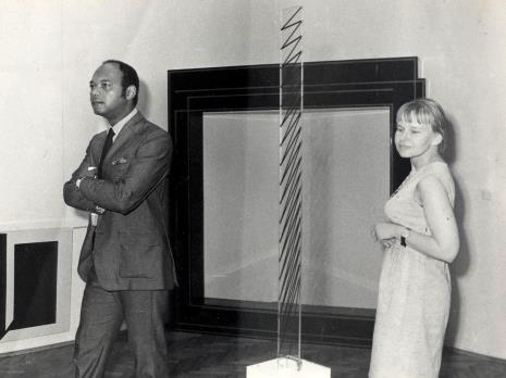 Kynaston McShine (kurator Museum of Modern Art w Nowym Jorku) i Janina Ładnowska (Dział Sztuki Nowoczesnej)