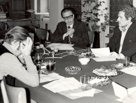 Uczestnicy spotkania w czytelni biblioteki Działu Dokumentacji Naukowej, głos zabrał dyr. Ryszard Stanisławski