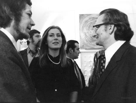 Od lewej x, żona G. Ueckera, doc. Jerzy Wolski (Pracownia Konserwatorska)