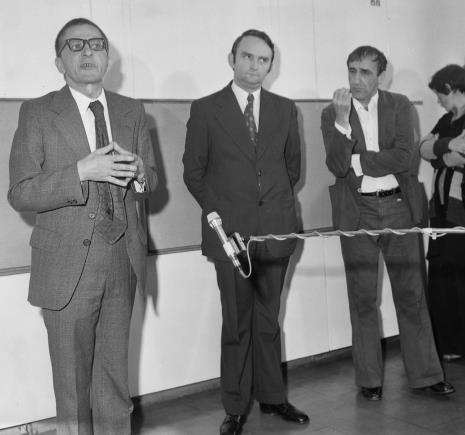 Od lewej dyr. Ryszard Stanisławski, Włodzimierz Pośpiech (kierownik Wydziału Kultury i Sztuki RN m. Łodzi), Tadeusz Kantor