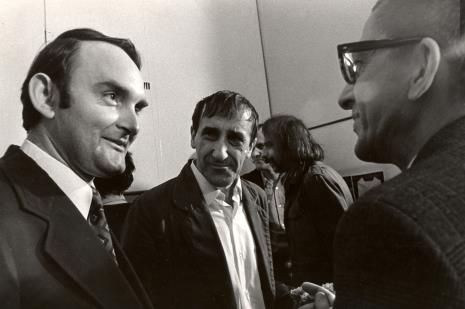 Od lewej Włodzimierz Pośpiech (kierownik Wydziału Kultury i Sztuki RN m. Łodzi), Tadeusz Kantor, dyr. Ryszard Stanisławski