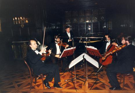 Muzycy Kwartetu Śląskiego podczas prawykonania Kwintetu Fortepianowego Zygmunta Krauzego