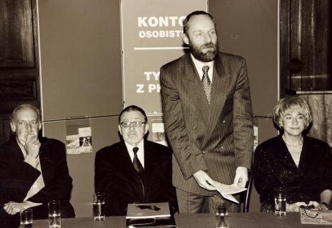 Od lewej Andrzej Turowski, Ryszard Stanisławski, dyr. Mirosław Borusiewicz, Nika Strzemińska