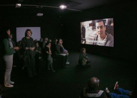 Publiczność podczas projekcji filmów, druga z lewej Krystyna Potocka (Galeria Manhattan w Łodzi)