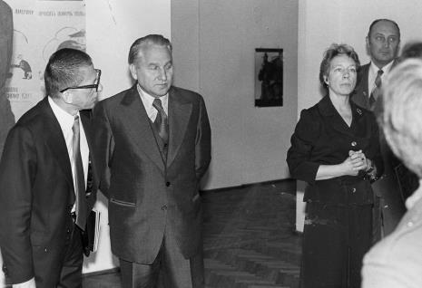 Od lewej dyr. Ryszard Stanisławski,  Bogdan Koperski (I sekretarz KŁ PZPR), Jelena Michajłowa (Państwowe Muzeum Literatury w Moskwie), Tadeusz Kaczmarek (wiceminister kultury i sztuki)