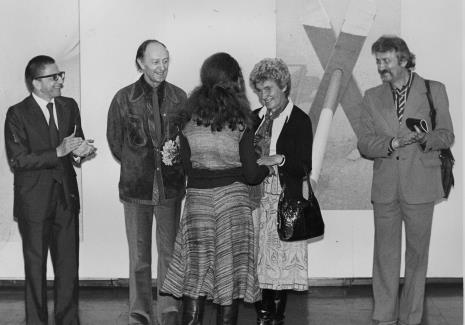 Od lewej dyr. Ryszard Stanisławski, Marcel Meyer, Elżbieta Świetlik (ms), żona artysty, Mieczysław Pracuta (Wojewódzki Konserwator Zabytków)