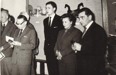 Od lewej red. Mieczysław Jagoszewski (Dziennik Łódzki), red. Roman Janisławski (PAP), x, Helena Grombczewska (Główny Inwentaryzator), Lucjan Bielecki (Dział Konserwacji)