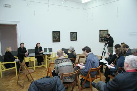 Twórcy wystawy i dziennikarze