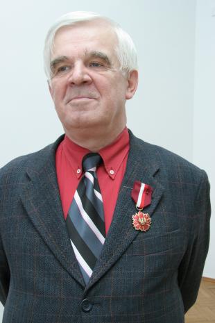 Dr Jacek Ojrzyński (wicedyrektor ms) odznaczony medalem Gloria Artis
