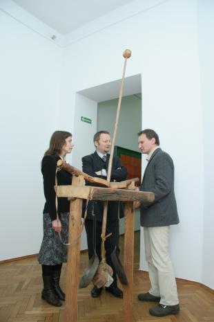 Od lewej x, Dariusz Klementowicz (Archiwum Uniwersytetu Łódzkiego), Wojciech Goczkowski (kier. Działu Edukacji)