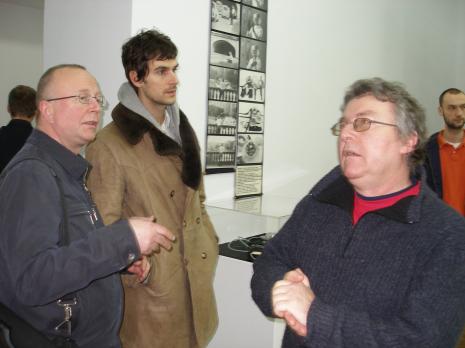 Jerzy Grzegorski i Adam Klimczak (Galeria Wschodnia w Łodzi), w środku Marcin Polak M.Ch.