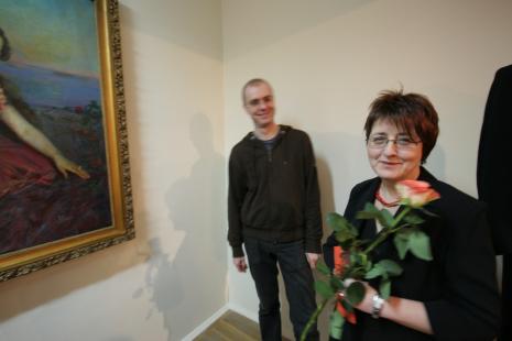 Jarosław Lubiak (kier Działu Sztuki Nowoczesnej) i współautorka koncepcji wystawy Dorota Berbelska (kier. Rezydencji Księży Młyn)
