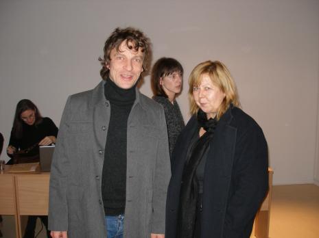 Od lewej Gail Levin, tłumacz, Karolina Jabłońska (Dział Edukacji), Maria Morzuch (Dział Sztuki Nowoczesnej)
