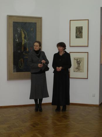 Z prawej Anna Saciuk-Gąsowska (Dział Sztuki Nowoczesnej)