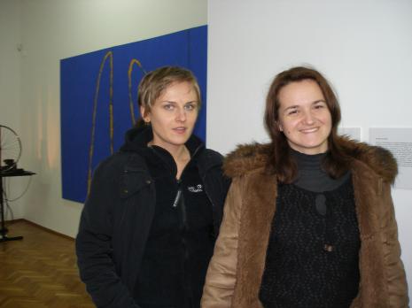 Monika Wesołowska i Barbara Włodarczyk (Dział Realizacji Wystaw i Wydawnictw)
