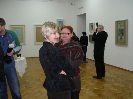 Marta Wlazeł (Dział Edukacji) i Marta Ertman (Dział Sztuki Polskiej), z aparatem Piotr Tomczyk