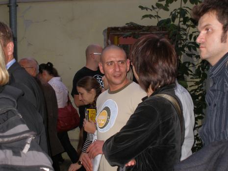 W środku Małgorzata Wiktorka (Dział Edukacji), w jasnej bluzie Bartek Smoczyński
