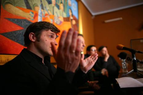 Dyr. Jarosław Suchan (ms), Ivan Novak (Laibach) oraz kuratorzy wystawy Wiktor Skok i Krzysztof Lach