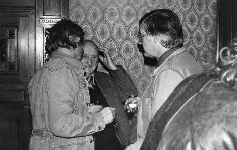 Od lewej Ryszard Winiarski, Henryk Stażewski, Anthony Hill