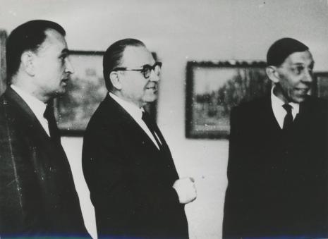 Od lewej x, Edward Kaźmierczak (przewodniczący Rady Narodowej), prof. Henryk Anders (PWSSP w Łodzi)
