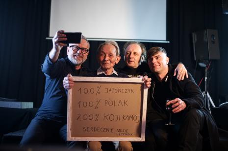Koji Kamoji, laureat nagrody im. Katarzyny Kobro 2020 oraz jury, od lewej: Wojciech Leder, Koji Kamoji, Piotr Lutyński, Jakub Ciężki