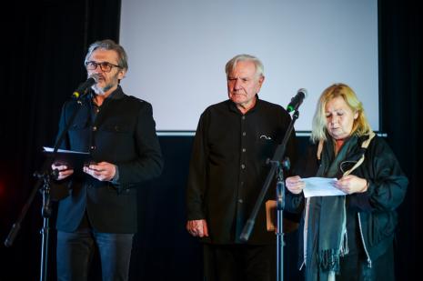 Od lewej dyr. Jarosław Suchan (ms), Józef Robakowski (pomysłodawca Nagrody im. Katarzyny Kobro Józef Robakowski), Maria Morzuch (kuratorka Nagrody z ramienia ms)