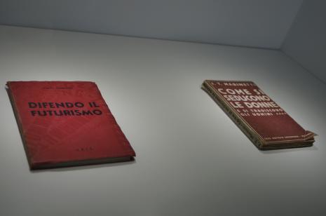 Dokumantacja wystawy - Mino Somenziego 'Difendo il Futurismo' oraz 'Come Si Seducono Le Donne' F. T. Marinettiego