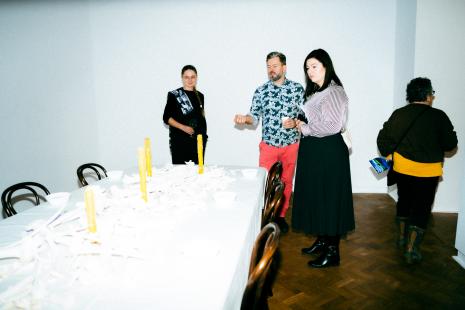 Od lewej artystka i aktywistka społeczna Jana Szostak, Jakub Jasiukiewicz (Uniwersytet Artystyczny w Poznaniu), x
