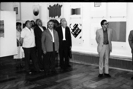 Od lewej x, Zdzisław Konicki (archiwista), z tyłu w okularach Edward Łazikowski, x, Ryszard Brudzyński (wicedyrektor ms), red. Mieczysław Jagoszewski (Dziennik Łódzki), dyr. Ryszard Stanisławski