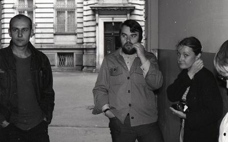 Od lewej Jaromir Jedliński (Dział Rysunku i Grafiki Nowoczesnej), Jacek Jordan (Dział Naukowo-Oświatowy), Małgorzata Jankowska (pracownia fotograficzna)