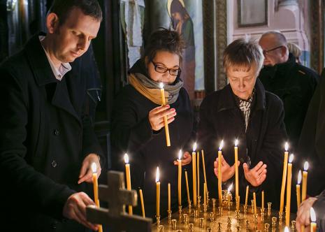 Na wprost Jadwiga Sawicka, obok Marta Bosowska