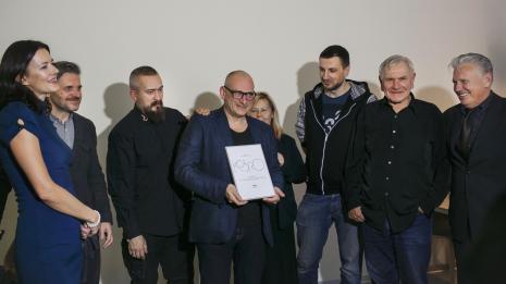 Od prawej: Dariusz Bieńkowski, Józef Robakowski, x, Maria Marzuch (Dział Sztuki Nowoczesnej), Robert Rumas, Robert Kuśmirowski, Jarosław Suchan (Dyrektor MSL)